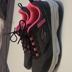 Skechers Womens Water Repellant Black, Pink, Sneakers Goga Mat Go Trail Size 6.5